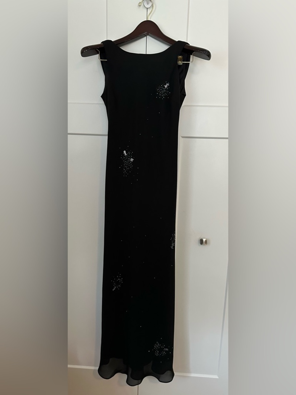 Black Sleeveless Evening Gown with Subtle Sparkle